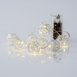 ΣΕΙΡΑ, 10 MINI LED, ΜΕΤΑΛΛΙΚΕΣ ΜΠΑΛΕΣ 3cm, ΜΠΑΤΑΡΙΑΣ 2xAA, ΑΣΗΜΙ ΧΑΛΚΙΝΟ ΚΑΛΩΔΙΟ, ΘΕΡΜΟ ΛΕΥΚΟ LED ANA 10cm, ΠΡΟΕΚΤΑΣΗ ΠΑΡΟΧΗΣ 50cm, IP20